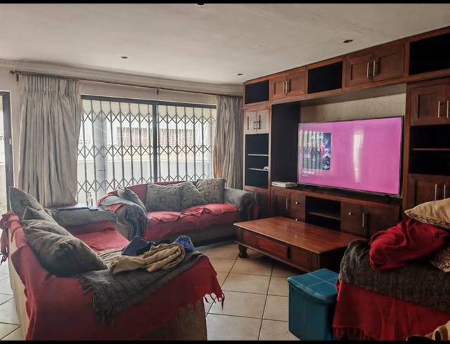 3 BEDROOM TOWNHOUSE FOR SALE IN VANDERBIJLPARK SE 3